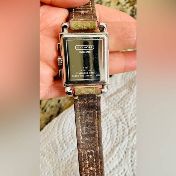 This vintage Coach Watch is very nice ! The band looks old but the is great! - Picture 6 of 7